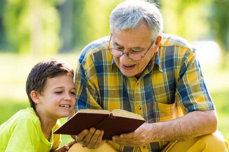 دور الأجداد في تعزيز الروابط الأسرية بكل حب