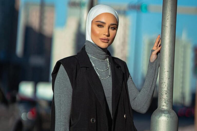 دور مؤثري الموضة في تحديد اتجاهات الأزياء الحديثة